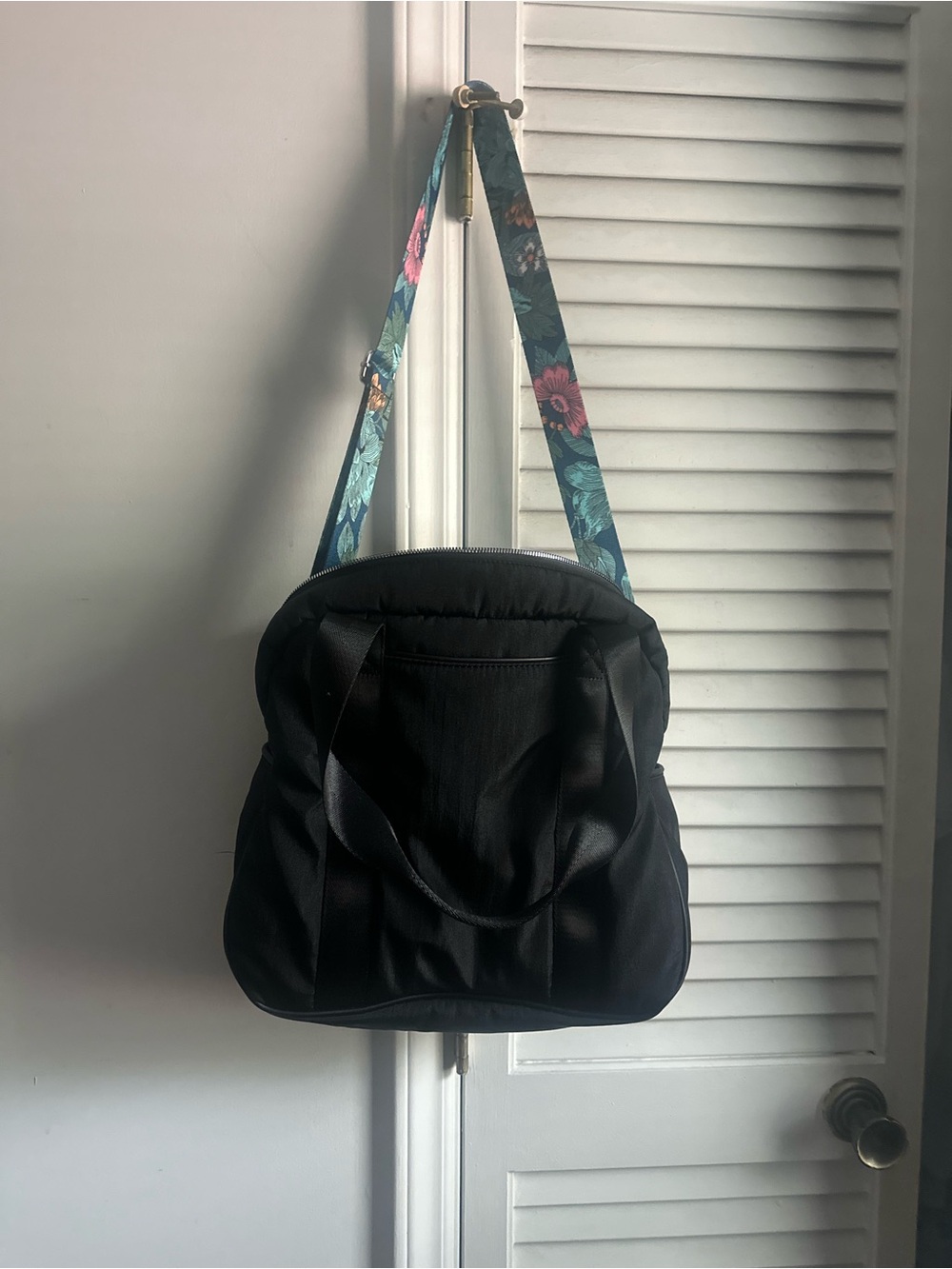 ISaac Mizrahi Black Everyday Tote with Floral Adjustable Strap. Super cute!